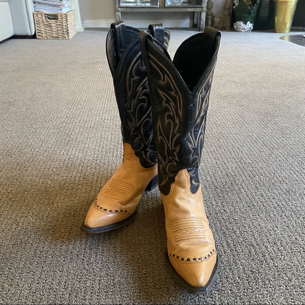 TONY LAMA Gorgeous Tan/Black Cowboy Boot Woman’s Size 6M